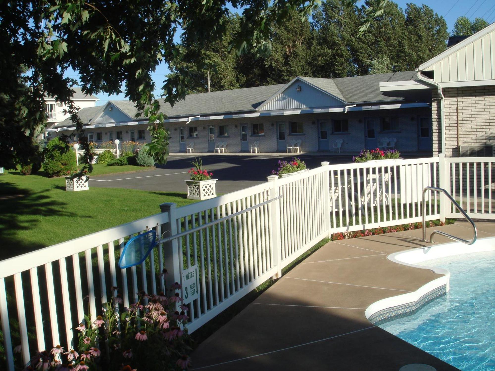 Motel Belle Riviere サン・ジャン・シュル・リシュリュー エクステリア 写真