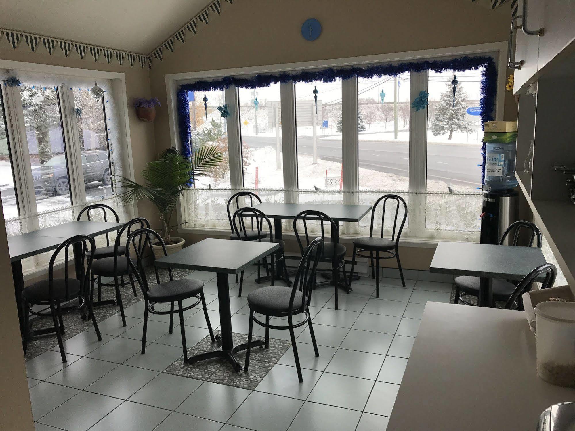 Motel Belle Riviere サン・ジャン・シュル・リシュリュー エクステリア 写真