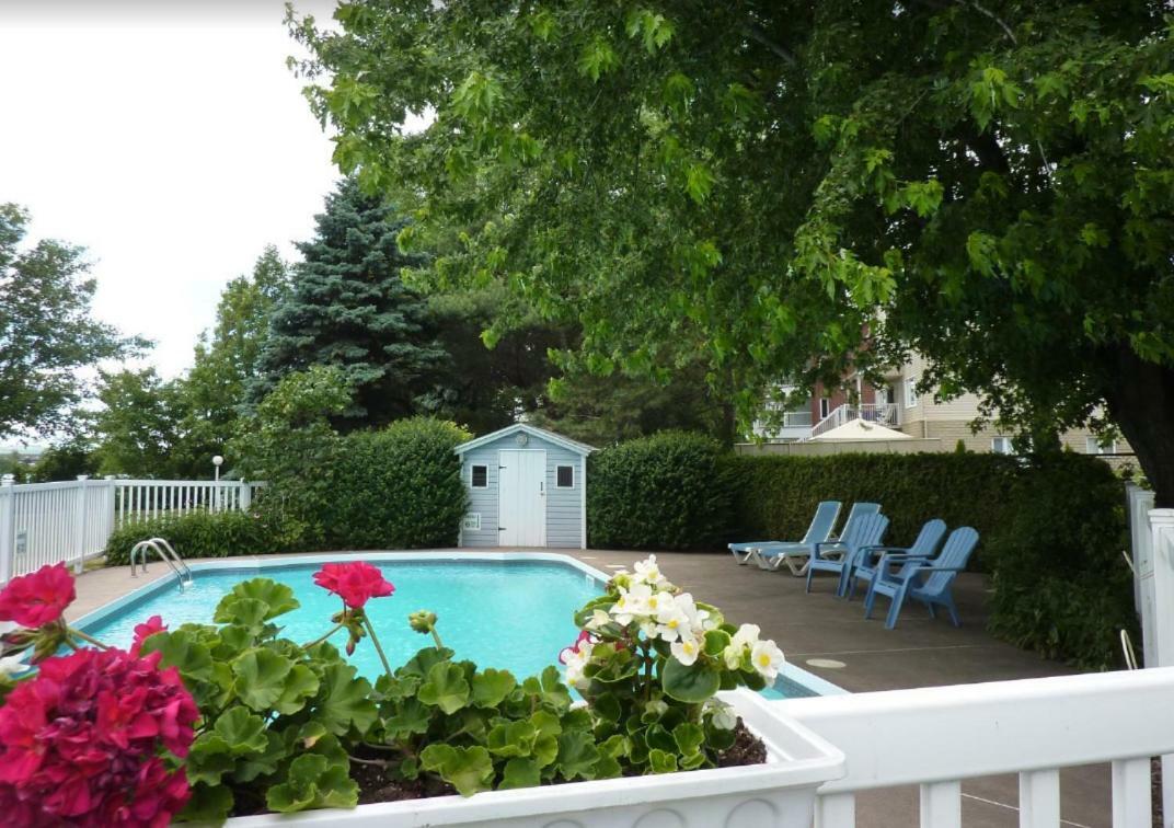 Motel Belle Riviere サン・ジャン・シュル・リシュリュー エクステリア 写真